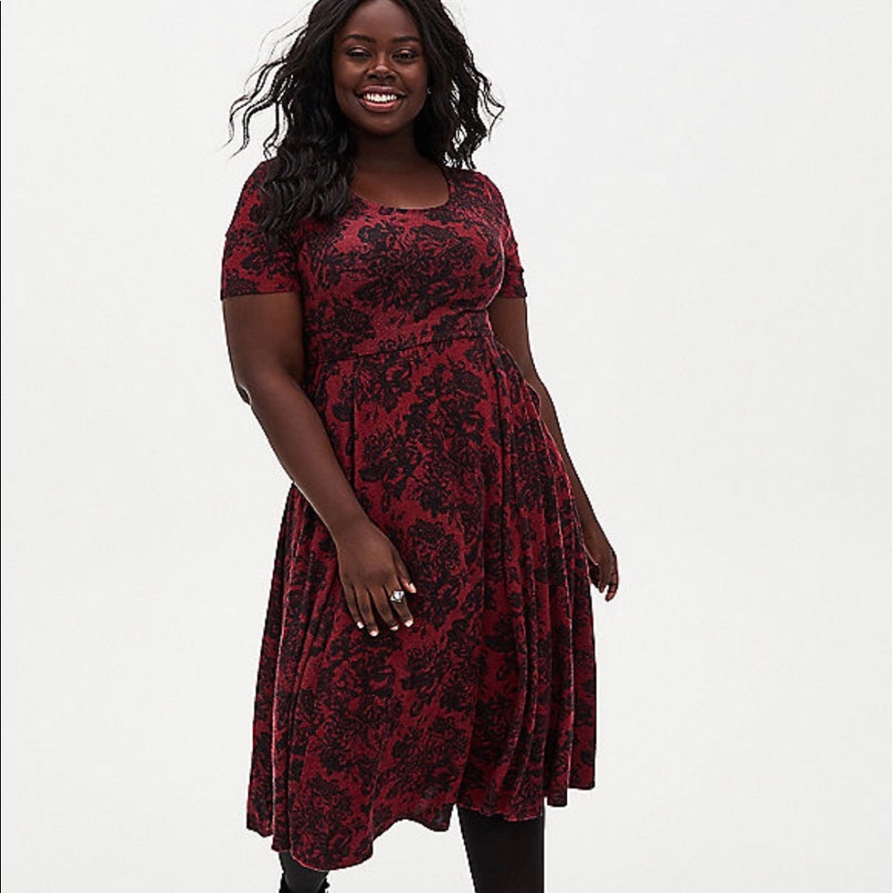 Torrid 5X NWT red and black floral midi dress